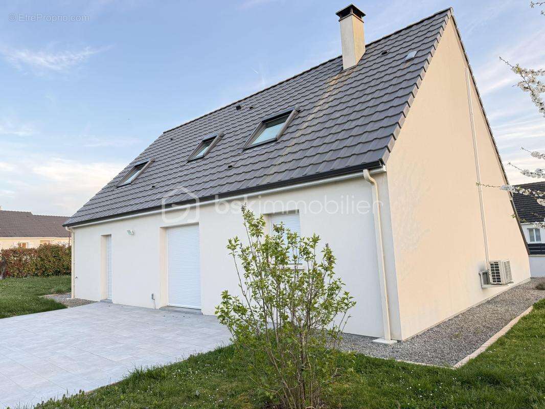 Maison à LA CHAPELLE-SAINT-URSIN