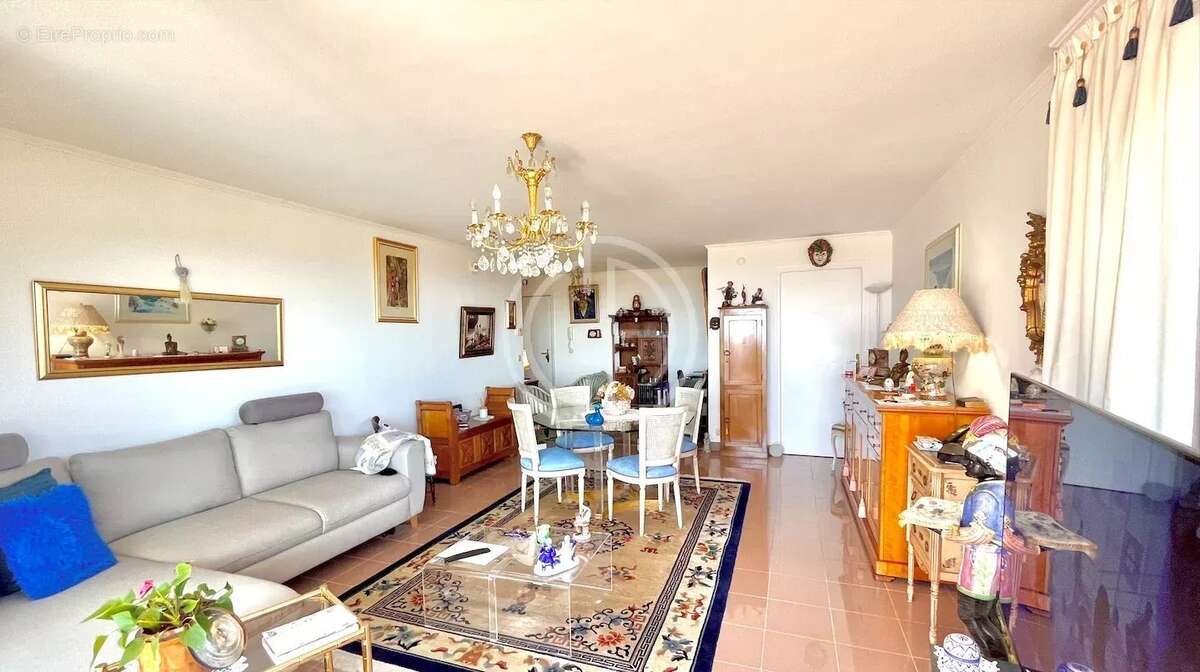 Appartement à MANDELIEU-LA-NAPOULE