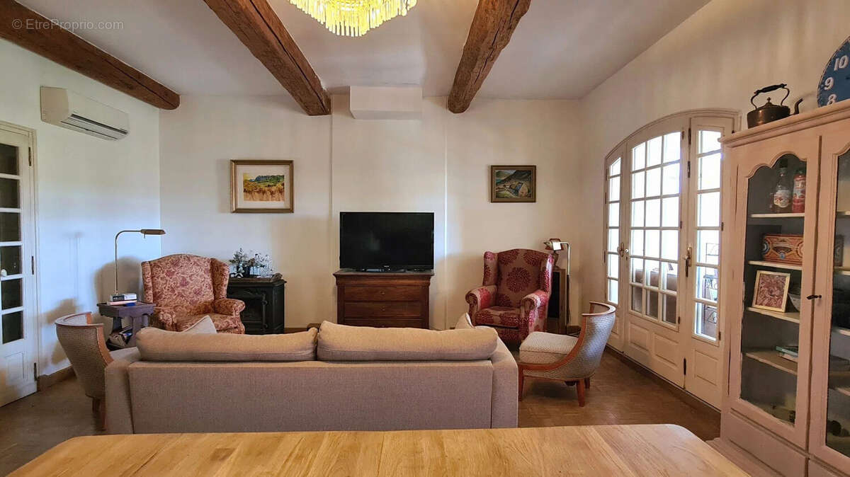 Le salon - Maison à SERVIAN