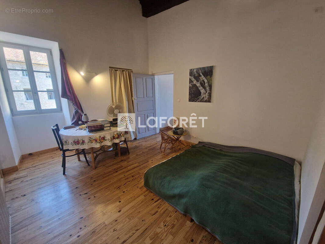 Appartement à SALINS-LES-BAINS