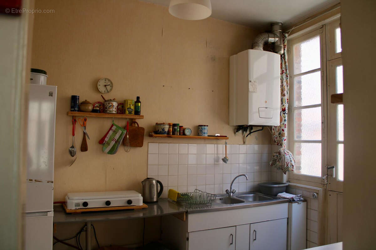 Maison d’habitation à vendre comprenant : Au rez-de-chaussée : une entrée, une chambre d'amis/bureau, wc avec - photo 4