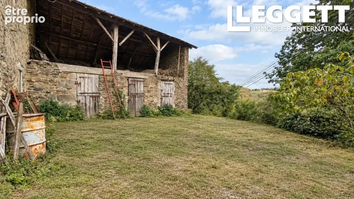 Grange de caractère en pierre avec terres et dépendances - photo 2