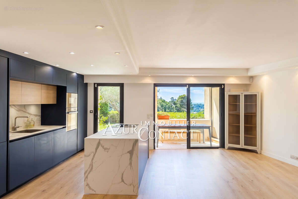 Appartement à MOUGINS