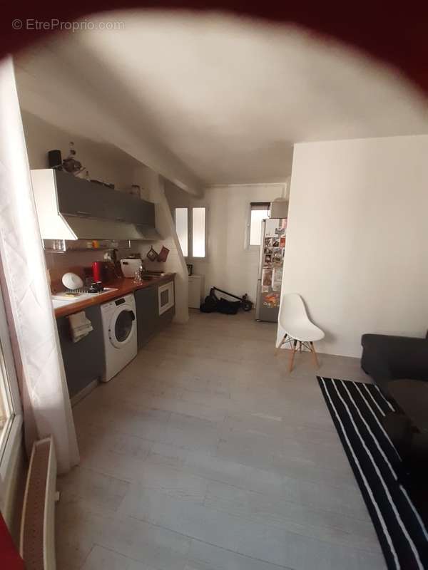 CUISINE ET SALON - Appartement à PARIS-20E