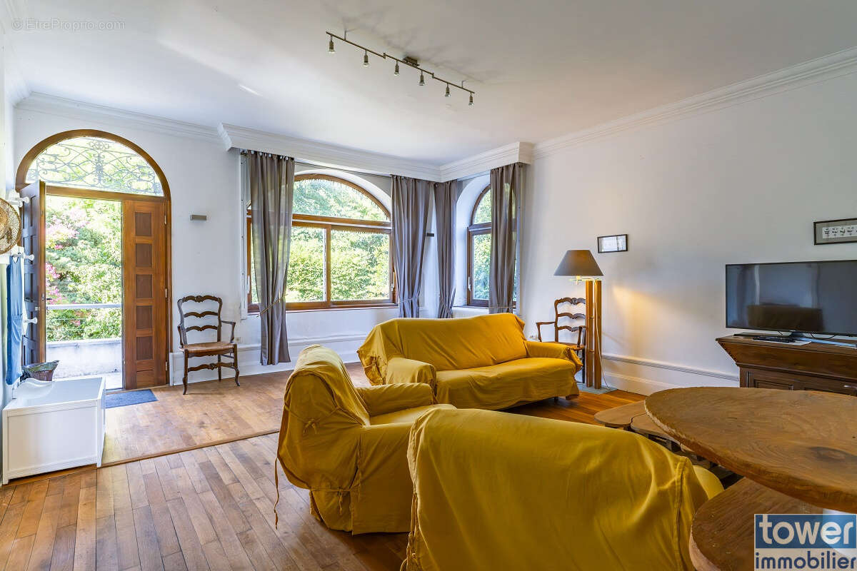 Ensemble immobilier avec maison de maître à Montbron - photo 3