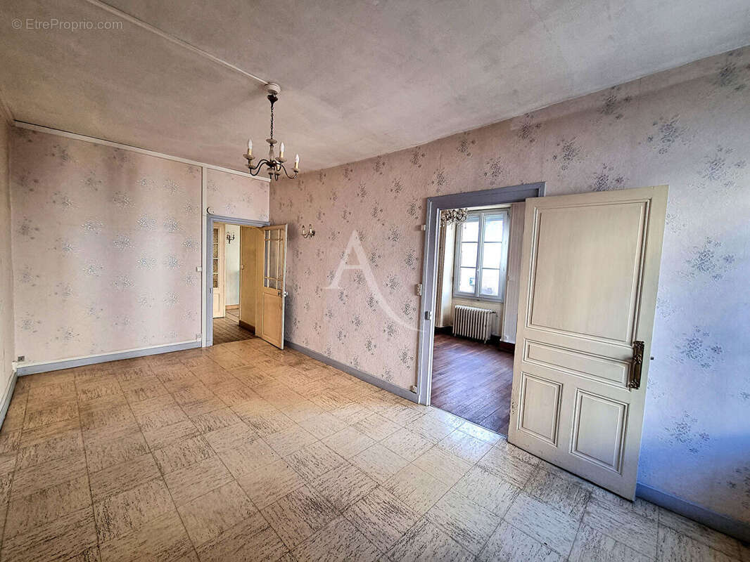 Appartement à CHATEAUNEUF-SUR-SARTHE