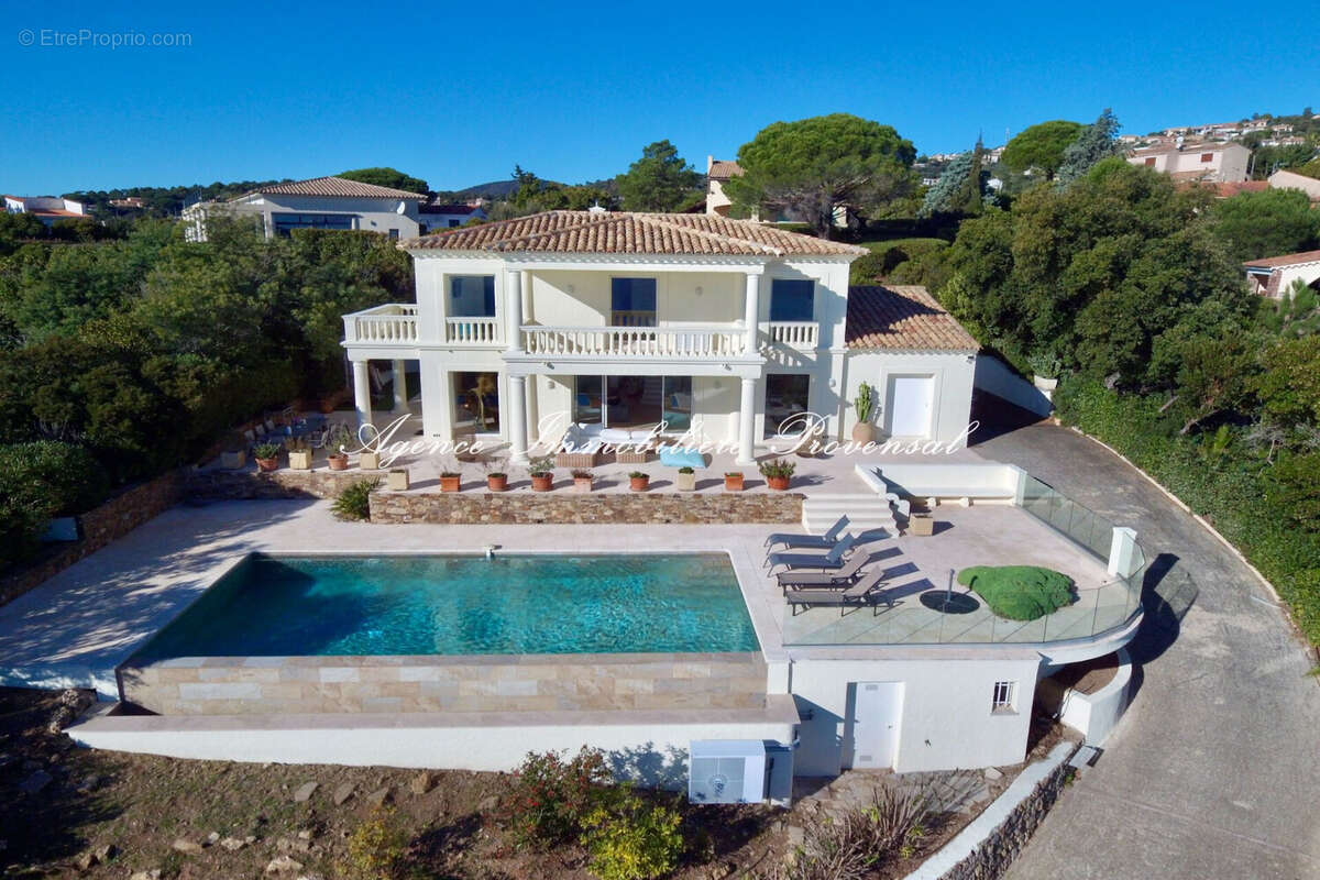 Maison à LES ISSAMBRES