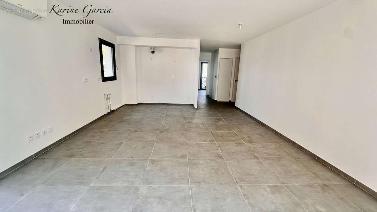 Six fours les plages - construction recente - appartement de type 3 - jardin 72 m² - parking privatif sous sol - photo 6