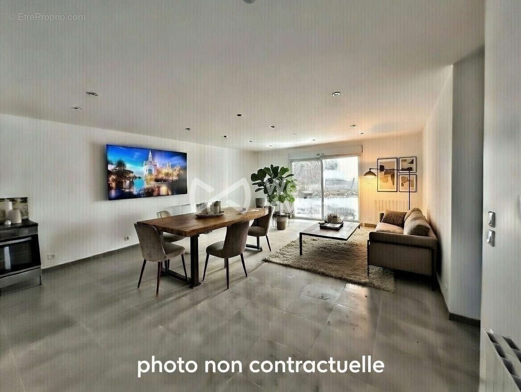 Exemple aménagement salon  - Maison à ESTERNAY