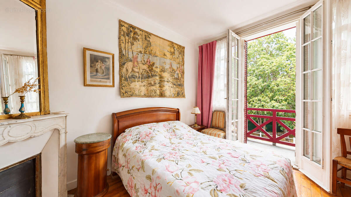 Le Vésinet Sud - Maison de caractère au charme de l'ancien, à 9 minutes à pied du RER A - photo 5