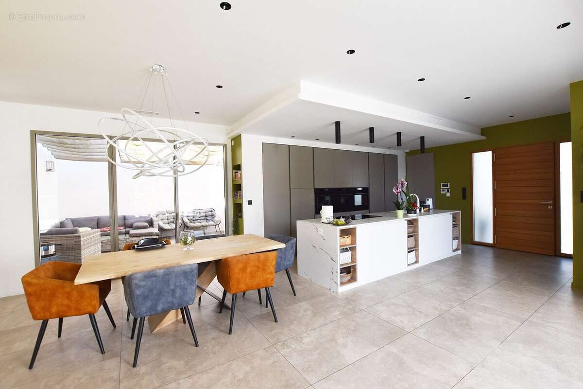 Cuisine et Salle à manger  - Maison à NAGES-ET-SOLORGUES