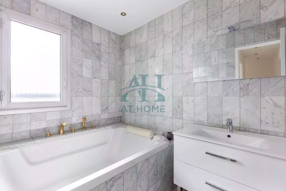 Appartement à PARIS-10E