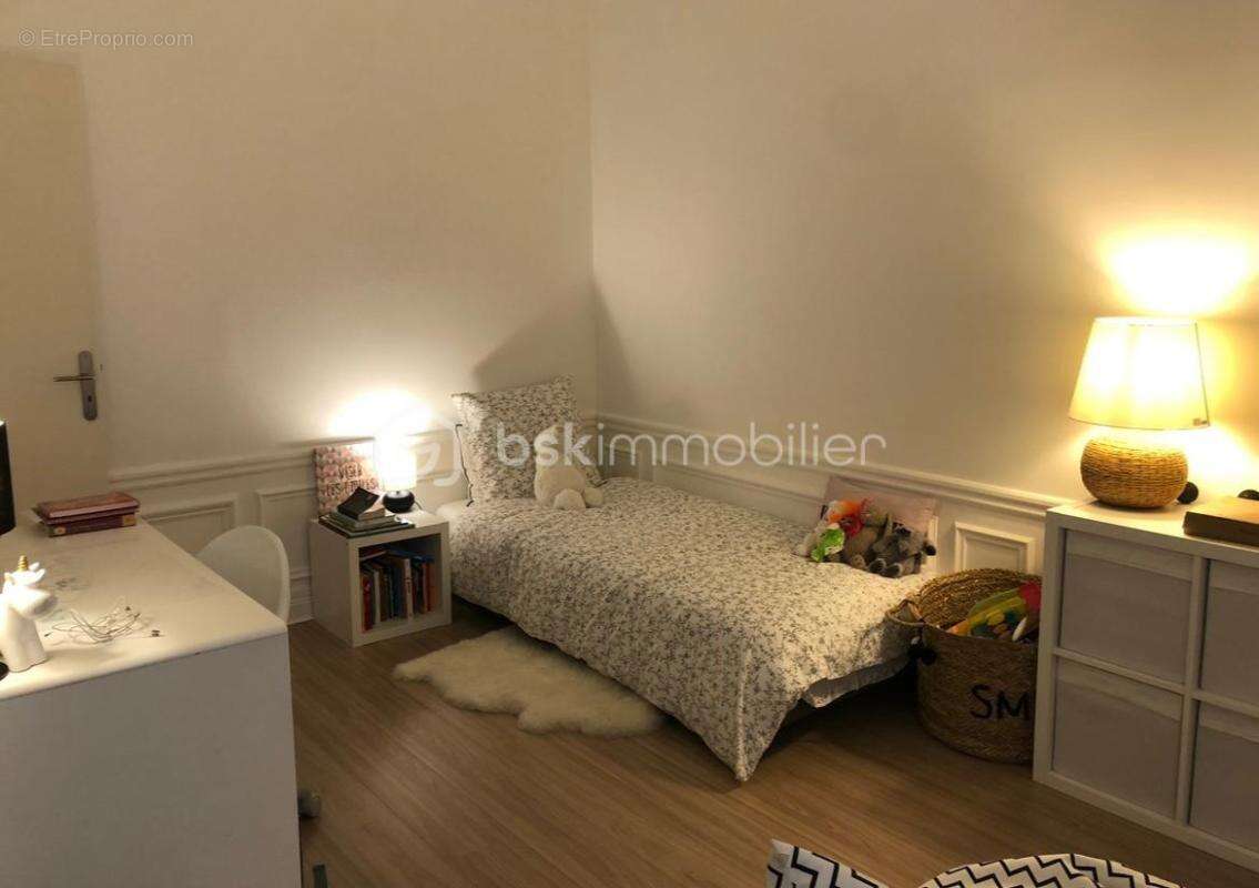 Neuilly-sur-Seine – Saint Dominique - 5 pièces haussmannien – 126 m² Carrez – Rez-de-chaussée calme et prêt à vivre - photo 17
