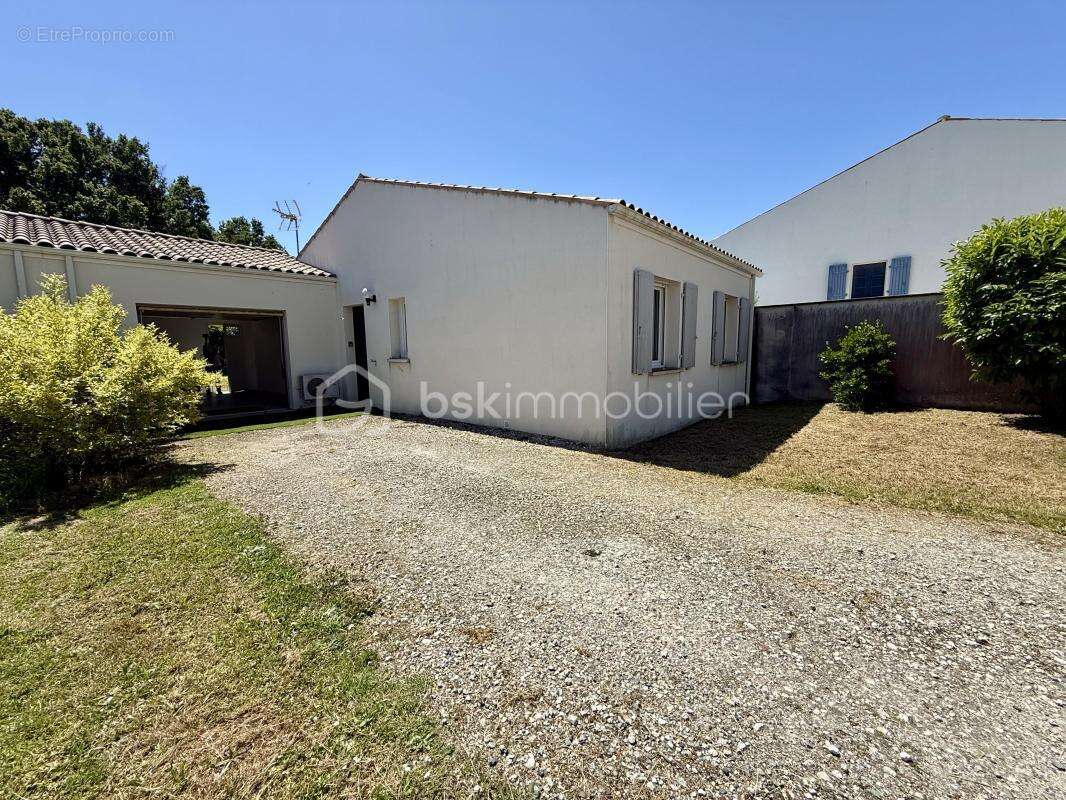 Maison à CORME-ROYAL