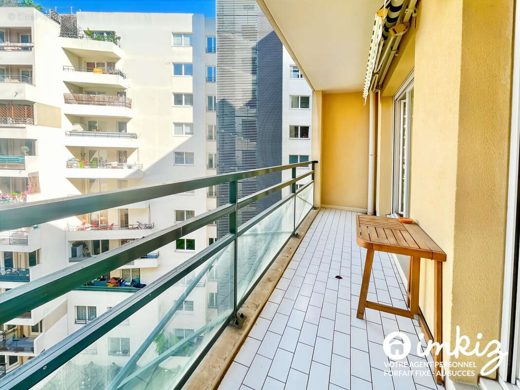 Appartement à COURBEVOIE