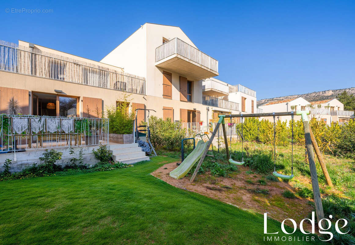 Appartement à CHATEAUNEUF-LE-ROUGE