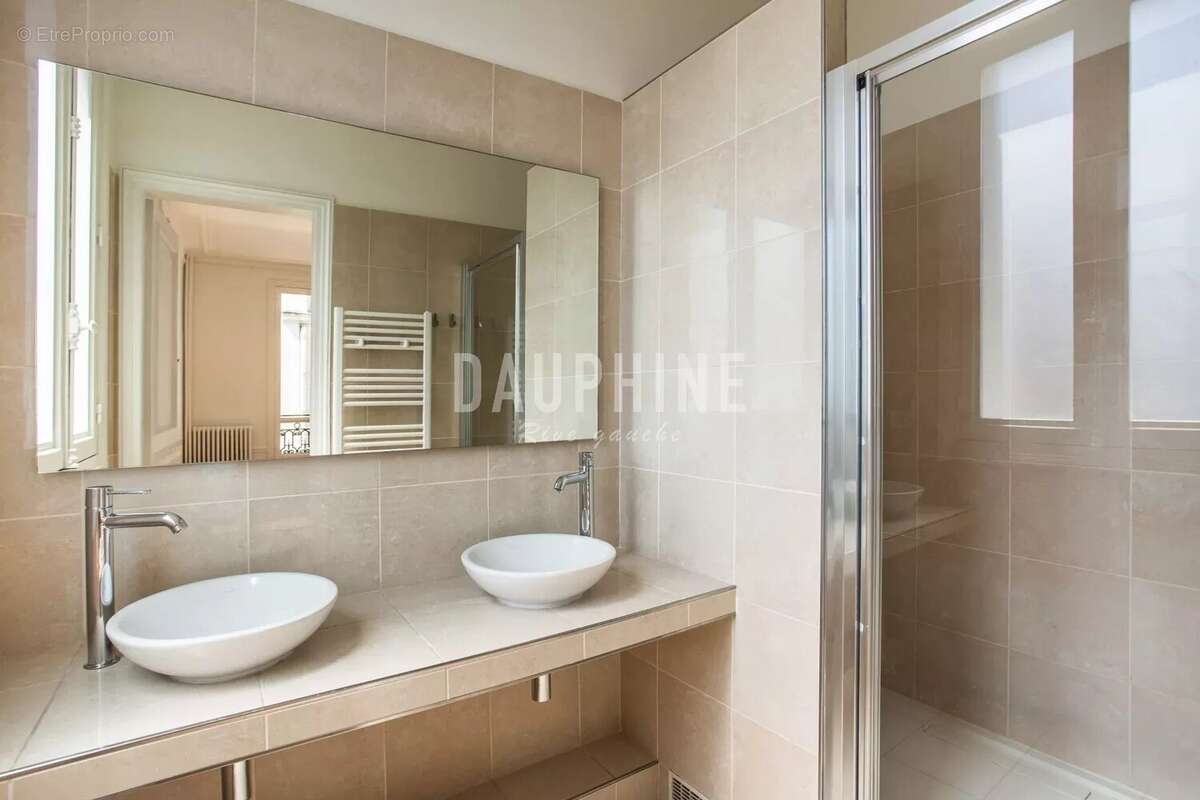 Appartement à PARIS-14E
