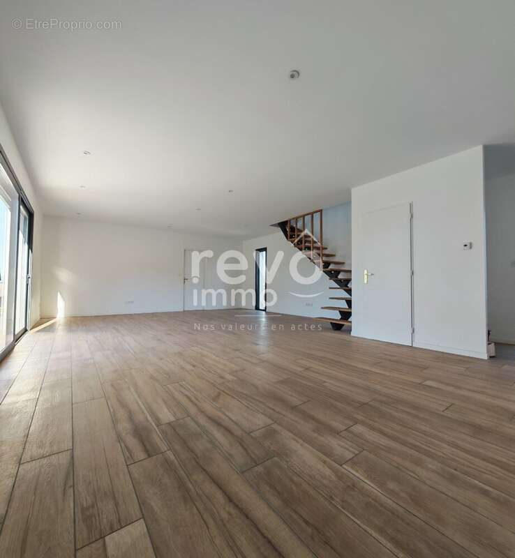 Maison à SAINT-JEAN-DE-THURIGNEUX