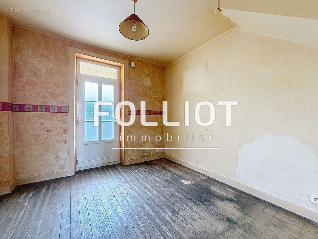 Maison à DONVILLE-LES-BAINS