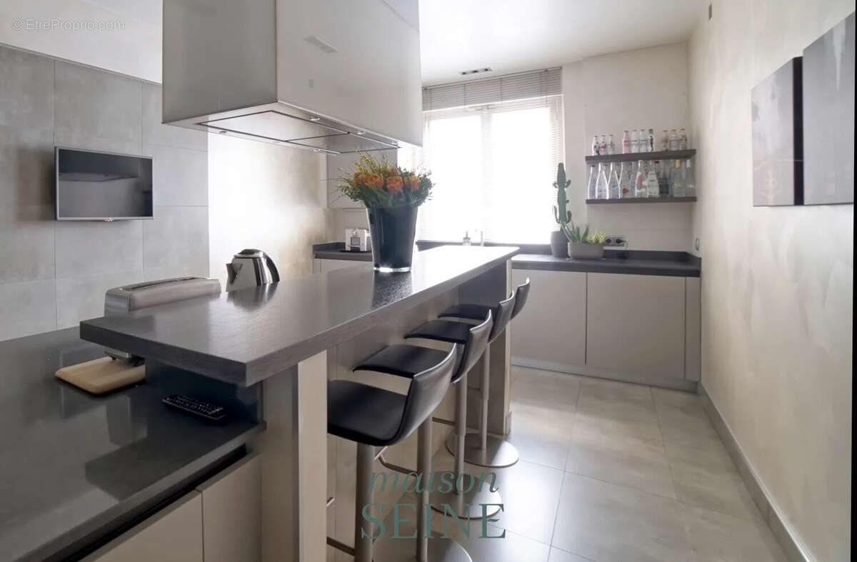 Appartement à PARIS-17E