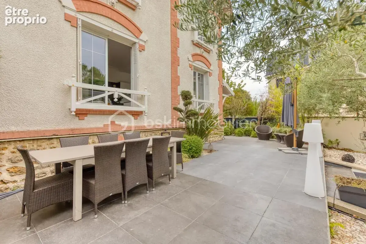 Maison familiale 7 pièces, climatisée, aux beaux volumes, avec terrasse et garage - photo 24