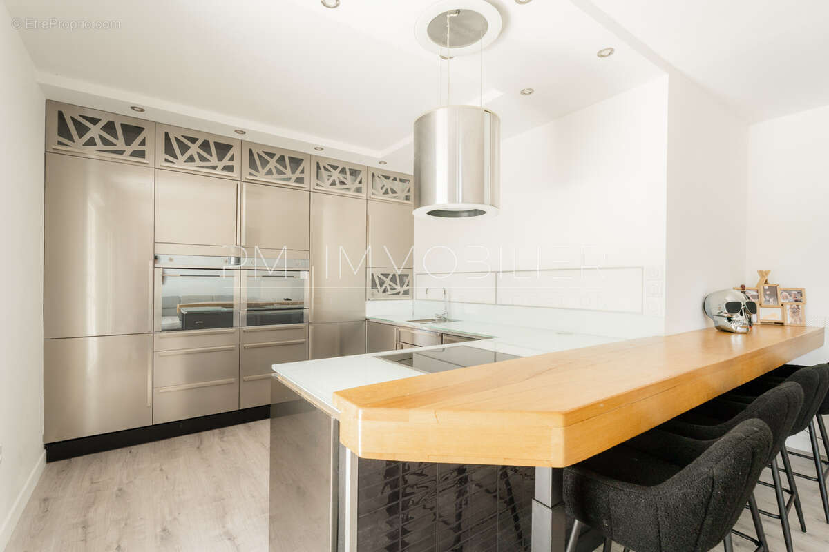 Appartement à SIMIANE-COLLONGUE