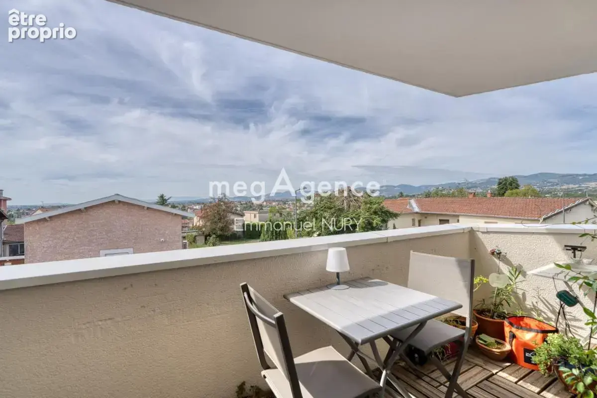 Saint Genis-les-Ollières – T4 duplex avec balcon, garage  & parking - photo 3