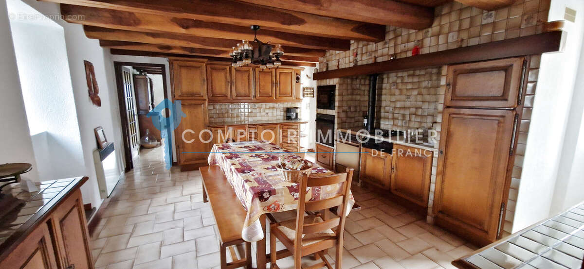 Maison à LE COLLET-DE-DEZE