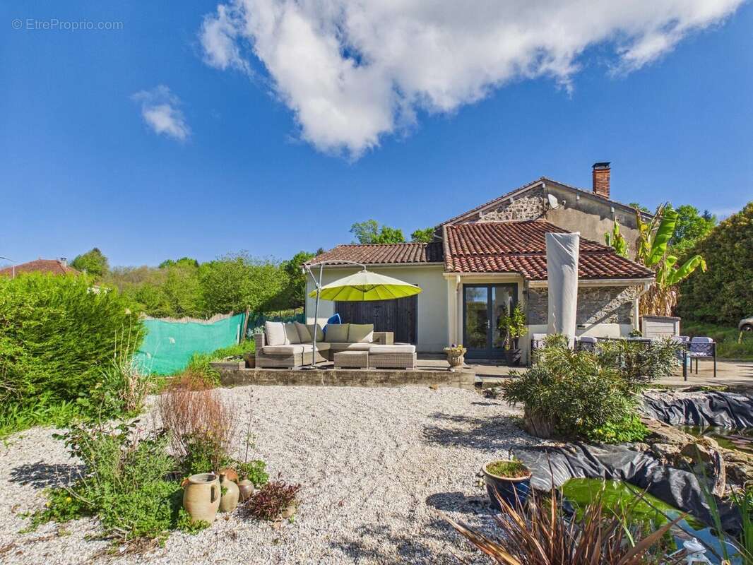 Charmante maison en pierre avec un terrain de 6 000 m² - photo 17