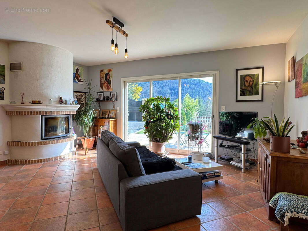 Maison à LES OLLIERES-SUR-EYRIEUX