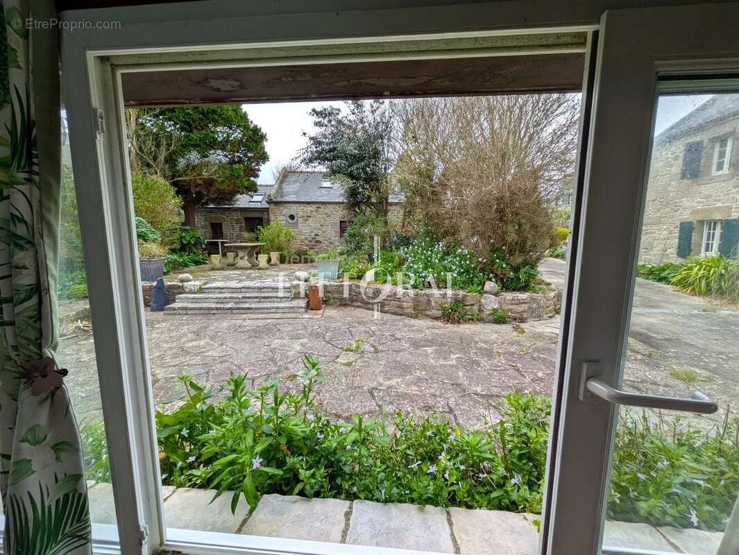 Maison à LAMPAUL-PLOUARZEL