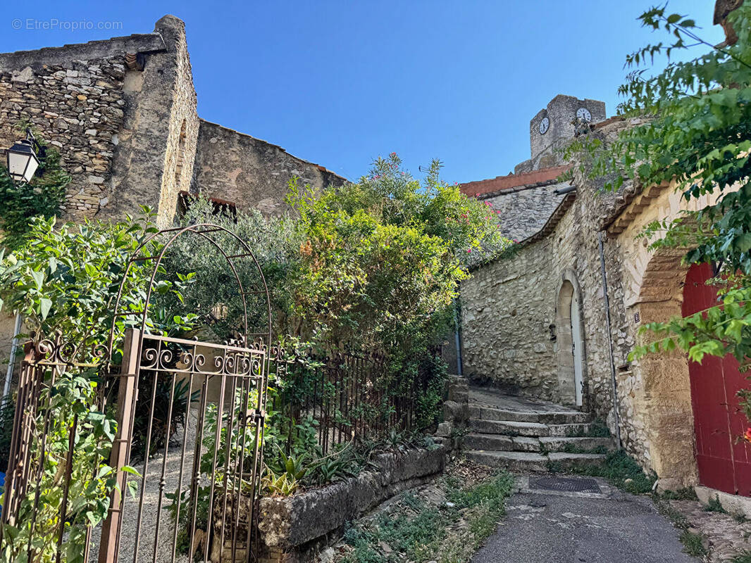 Maison à SAINT-LAURENT-DES-ARBRES