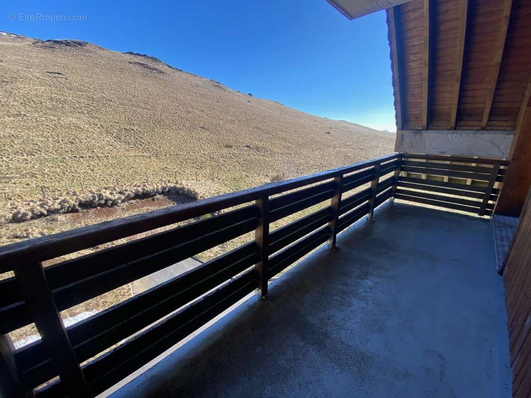 Appartement à COMPAINS