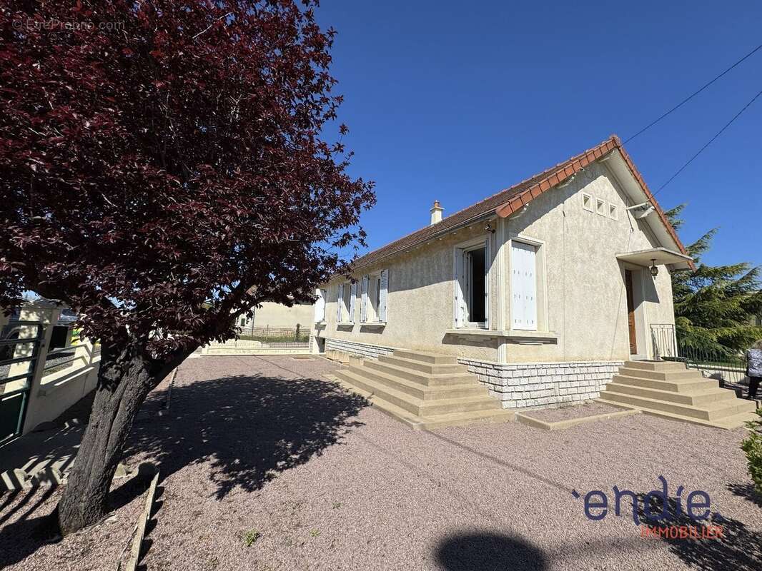 Maison à SAINT-PIERRE-LE-MOUTIER