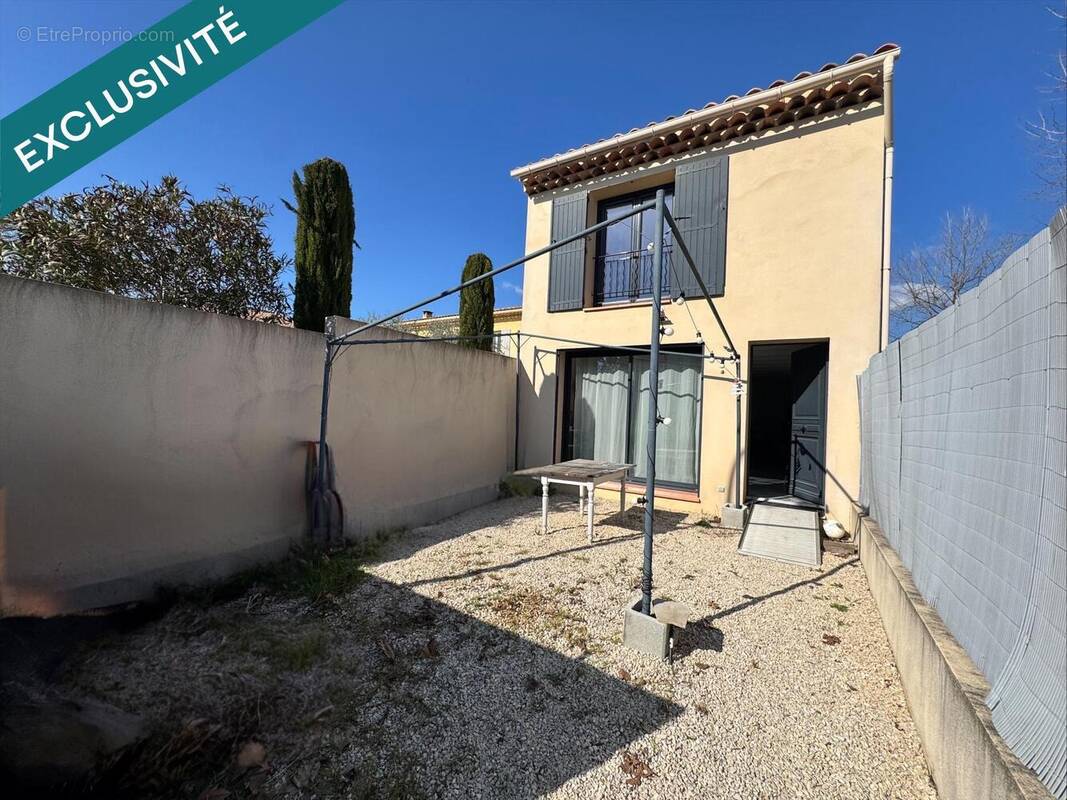 Photo 1 - Appartement à LA TOUR-D'AIGUES