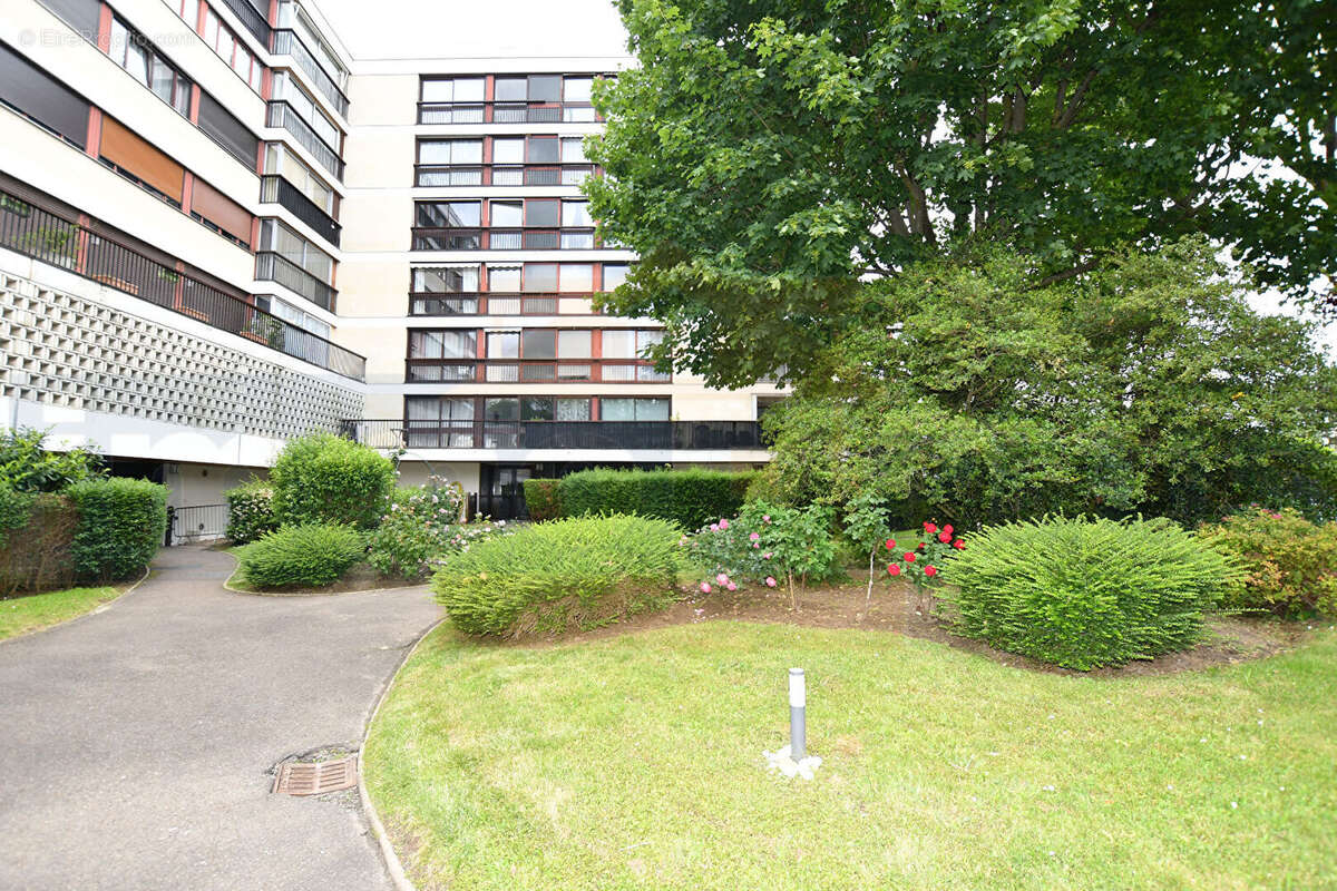 Appartement à FONTENAY-LE-FLEURY
