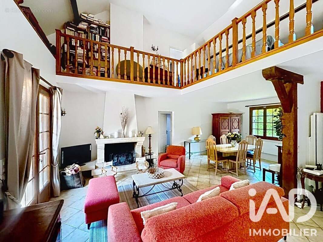 Maison 148 m² à Crecy-La-Chapelle  - photo 2