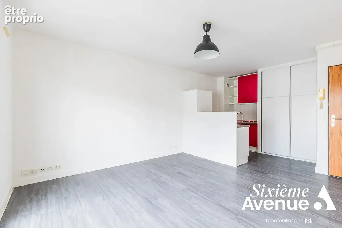 Appartement deux pièces VENDU LOUÉ disposant d'un stationnement sécurisé. - photo 2