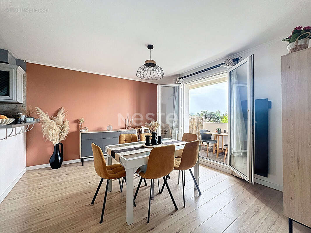 Appartement à LAMORLAYE