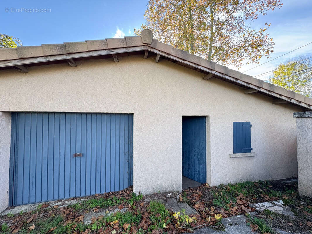 Maison à MONTAIGUT-SUR-SAVE