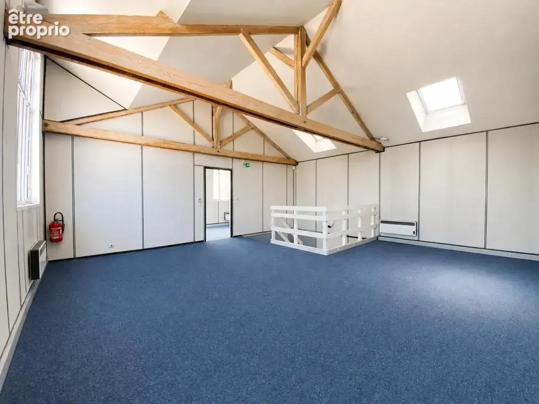Bureaux à vendre à Meudon, découvrez ces bureaux en triplex inspirant de 327 m², situé dans une ancienne usine de caractère du d - photo 6