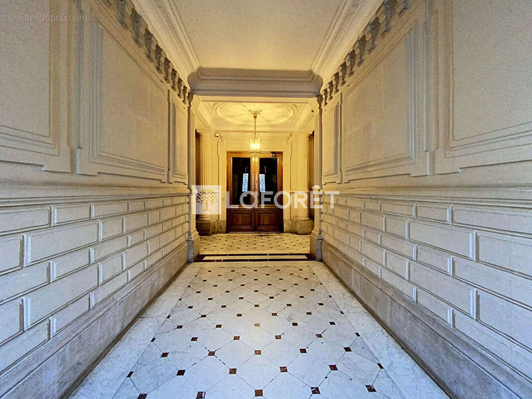 Appartement à PARIS-8E