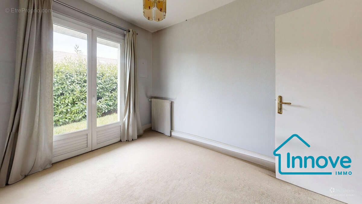 chambre 1 rdc - Maison à NOISY-LE-ROI