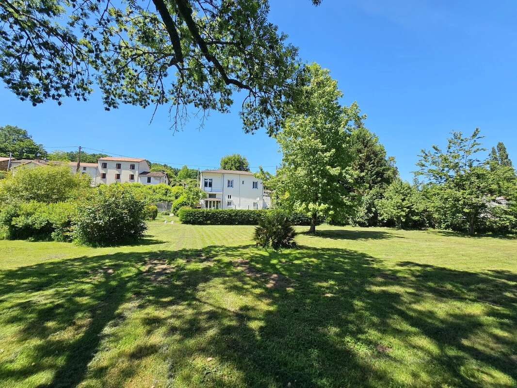 Une maison de village riveraine au charme atypique - photo 17