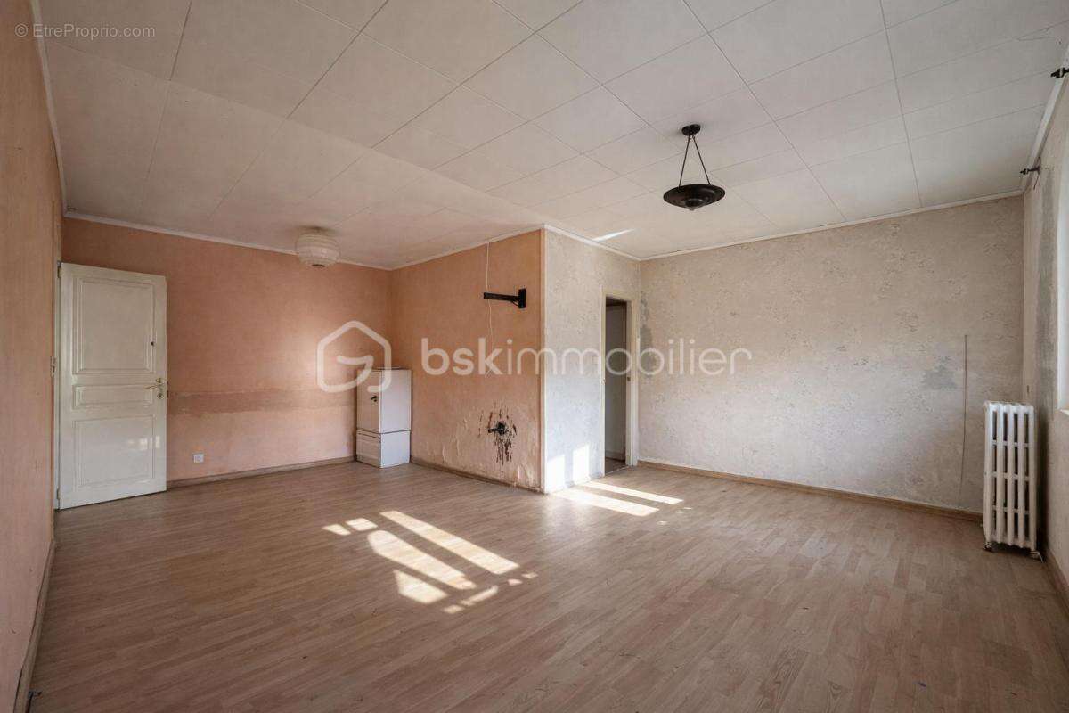 Maison à fort potentiel – 180 m² habitables + combles aménageables – Terrain de 2 420 m² - photo 7