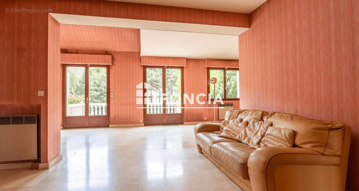 Maison à L'HAY-LES-ROSES