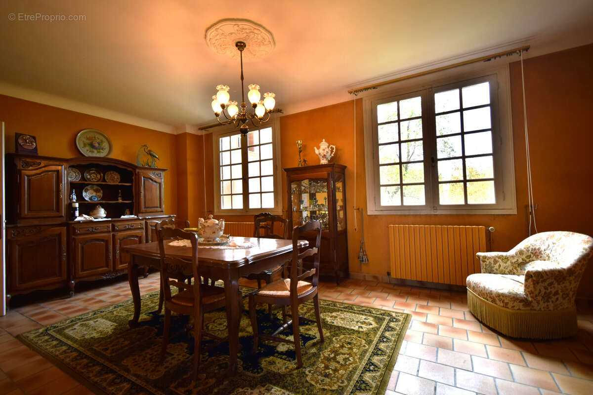 Maison à COURS-DE-PILE