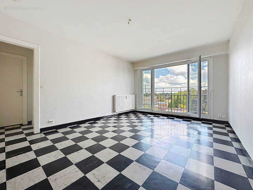 Appartement 2 pièces 57m2 dernier étage avec ascenseur cave et place de parking privative 59300 VALENCIENNES - photo 2
