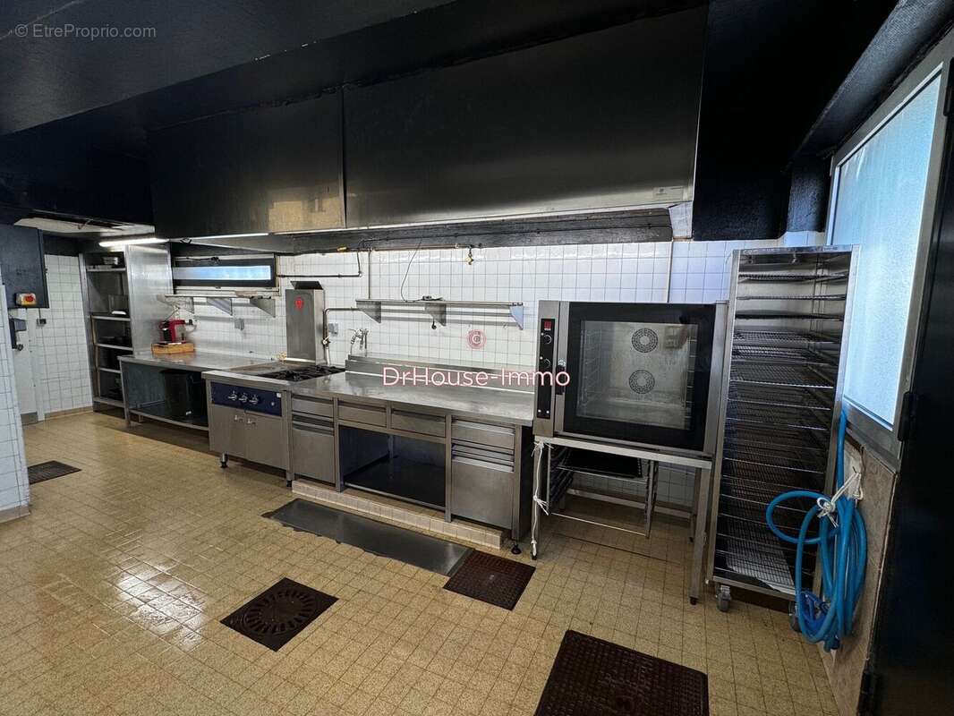 Commerce à CHAMPAGNE-AU-MONT-D&#039;OR