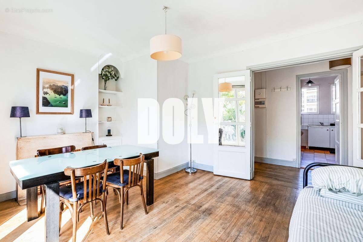 Appartement à PARIS-15E